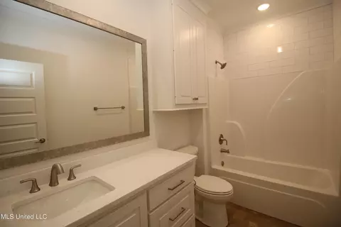 Bath - 108 Waverly Dr, Florence, MS 39073 photo 4 of 4