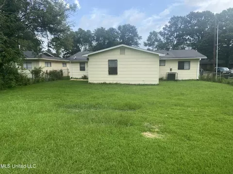 1831 Overbrook Dr, Jackson, MS 39213 photo 2