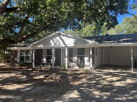 2122 Atkinson Rd, Biloxi, MS 39531