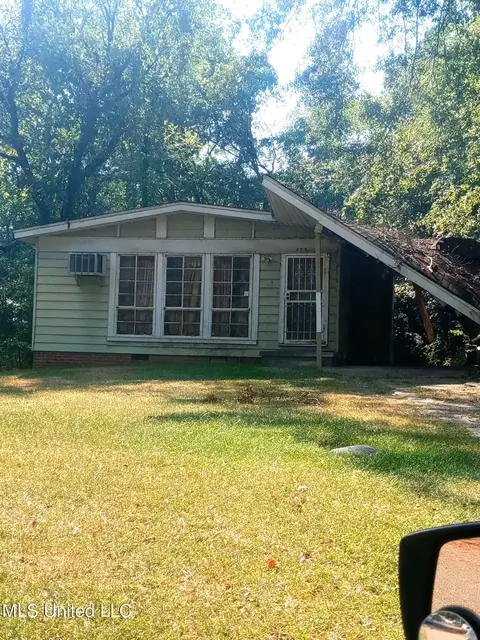 723 Glenmont Dr, Jackson, MS 39209 photo 1