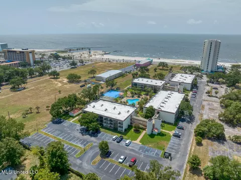 2046 Beach Blvd #203, Biloxi, MS 39531