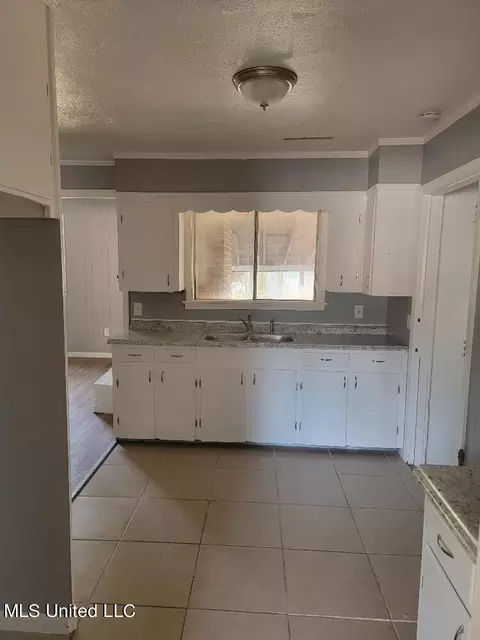 1526 W Mcdowell Rd, Jackson, MS 39204 photo 3