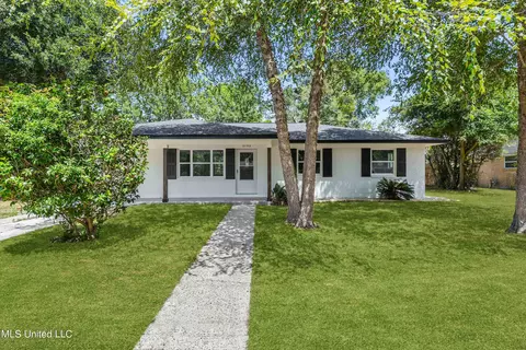 2193 Collins Blvd, Gulfport, MS 39507
