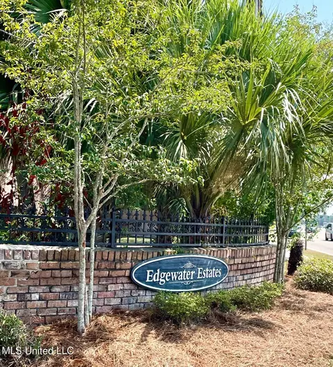 347 Fairview Dr, Biloxi, MS 39531 photo 2