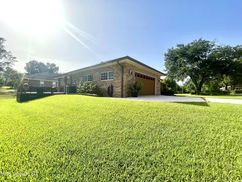 347 Fairview Dr, Biloxi, MS 39531 photo 3