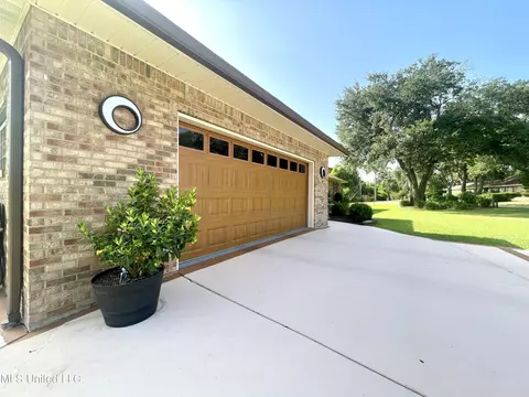 347 Fairview Dr, Biloxi, MS 39531 photo 4