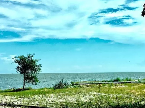 6813 Belle Fontaine Dr, Ocean Springs, MS 39564