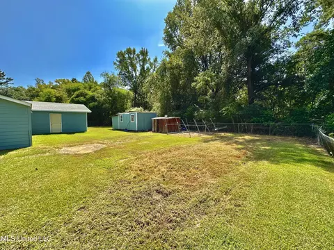 445 Lake Dr, Jackson, MS 39206 photo 12