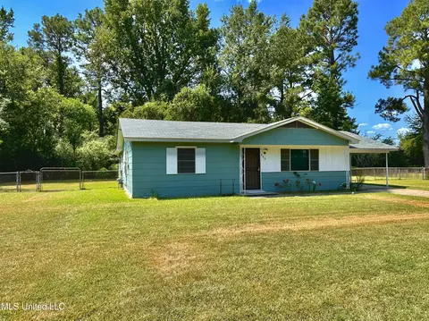 445 Lake Dr, Jackson, MS 39206