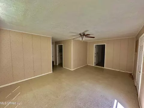 445 Lake Dr, Jackson, MS 39206 photo 9