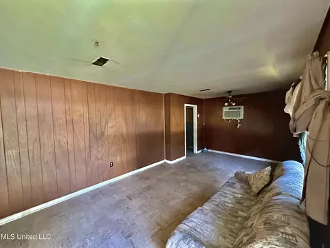 445 Lake Dr, Jackson, MS 39206 photo 3