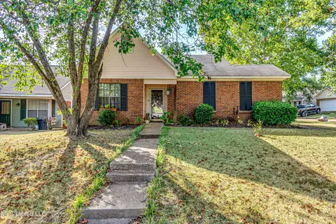 335 Cottonwood Dr, Ridgeland, MS 39157