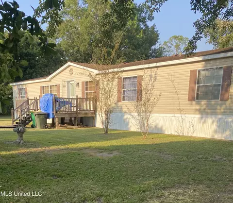 9608 Comstock Ave, Ocean Springs, MS 39565