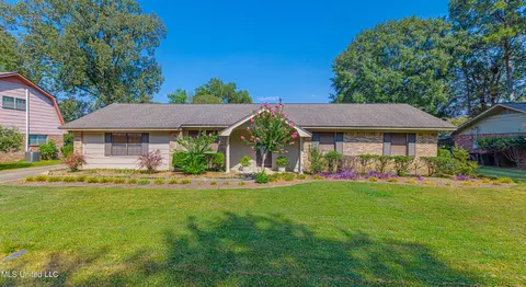 152 Belaire Dr, Pearl, MS 39208