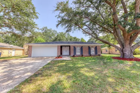 3233 Nottingham Rd, Ocean Springs, MS 39564