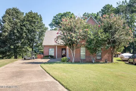 4392 Shiney Point Cv, Southaven, MS 38672