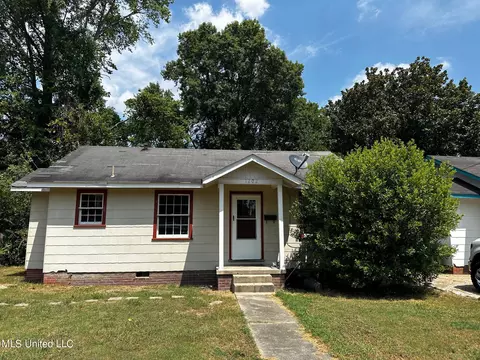 1202 Leflore Ave, Greenwood, MS 38930