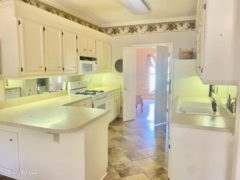 109 Seminole Cir, Terry, MS 39170 photo 7