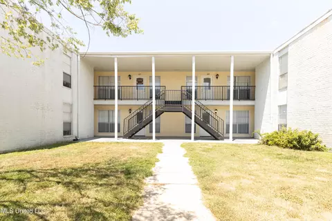 3230 Cumberland Rd #103, Ocean Springs, MS 39564