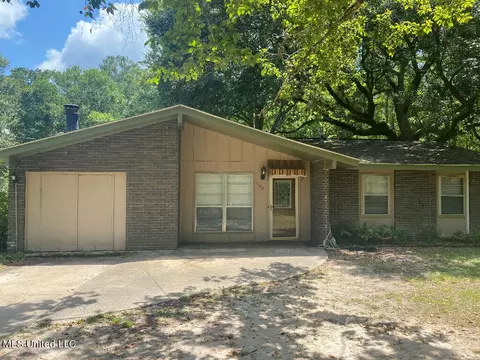 9900 Foxshire Dr, Moss Point, MS 39562