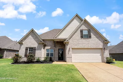 2592 Molly Ln, Southaven, MS 38672