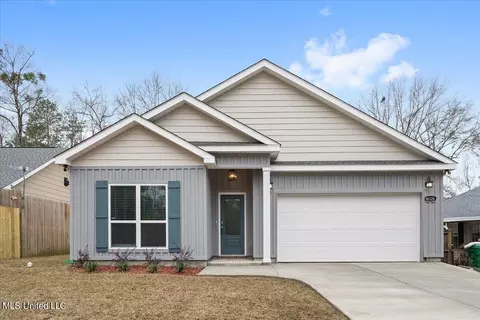 96126 Kapalama Dr, Diamondhead, MS 39525