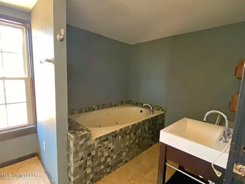 424 E Railroad Ave, Bentonia, MS 39040 photo 6