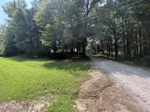 Exterior - 492 Memphis Ave, Mount Pleasant, MS 38635 photo 5 of 8