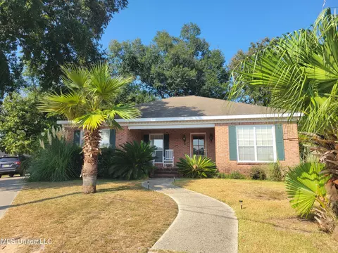 9416 Kamehameha Pl, Diamondhead, MS 39525