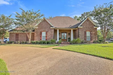 102 W Legacy Dr, Brandon, MS 39042