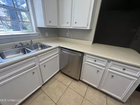 4531 Village Dr, Jackson, MS 39206 photo 9