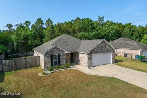6903 Pinehurst Dr, Ocean Springs, MS 39564