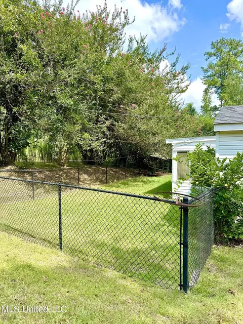 55 Lake Como Rd, Laurel, MS 39443 photo 9