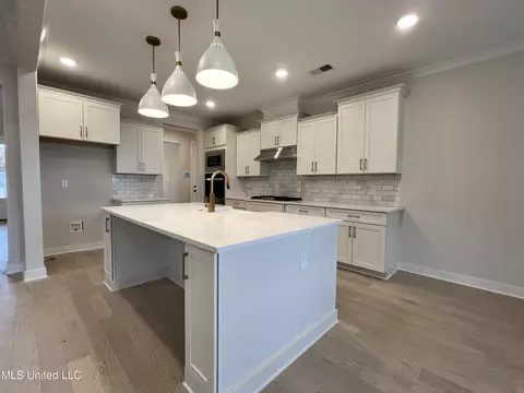 6904 W Sunrise Lp, Olive Branch, MS 38654 photo 2
