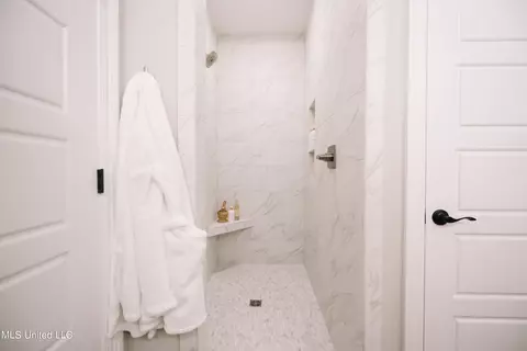 Bath - 95501 W Diamondhead Dr, Diamondhead, MS 39525 photo 2 of 3
