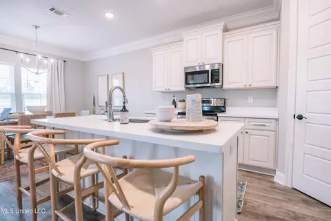 Kitchen - 95501 W Diamondhead Dr, Diamondhead, MS 39525 photo 4 of 4