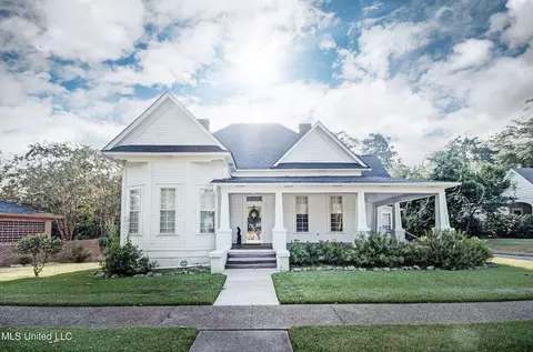 523 Poplar Ave, Philadelphia, MS 39350