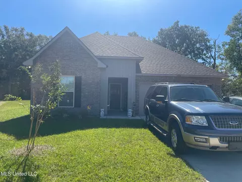 14301 Southern Pecan St, Gulfport, MS 39503