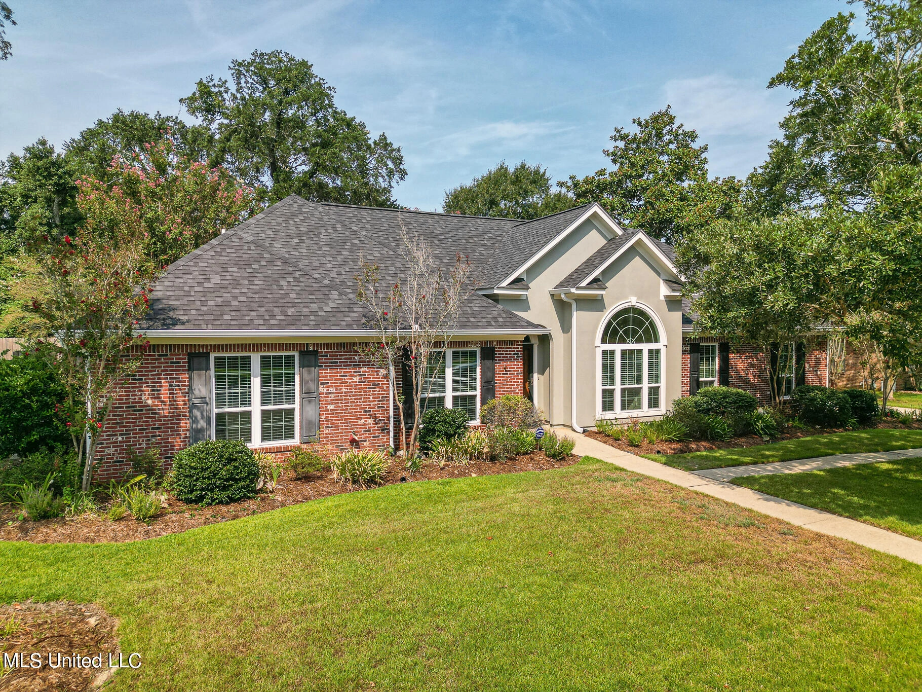 433 Carmargue Ln  