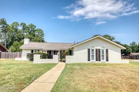 3215 Nottingham Rd, Ocean Springs, MS 39564