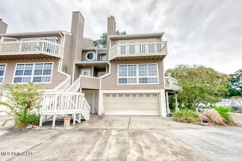 717 Bienville Blvd #A1, Ocean Springs, MS 39564