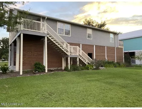 117 Vista Dr, Pass Christian, MS 39571