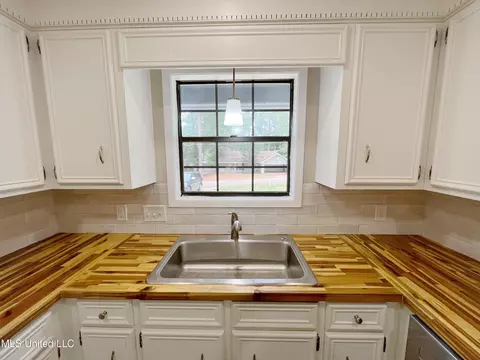 105 Sara Dr, Brandon, MS 39042 photo 5