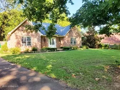 Exterior - 305 Wesson St, Como, MS 38619 photo 2 of 12