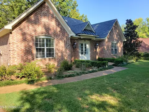 305 Wesson St, Como, MS 38619