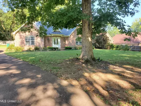Exterior - 305 Wesson St, Como, MS 38619 photo 3 of 12