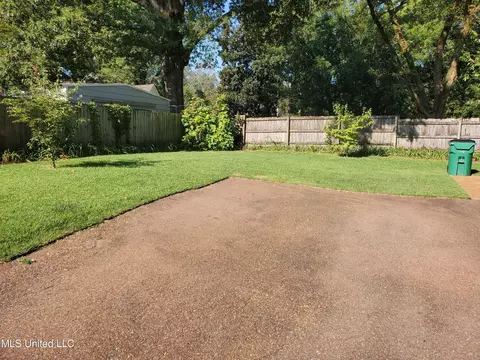 Exterior - 305 Wesson St, Como, MS 38619 photo 6 of 12