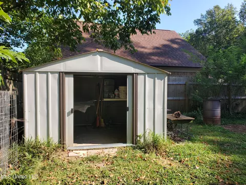 Exterior - 305 Wesson St, Como, MS 38619 photo 10 of 12