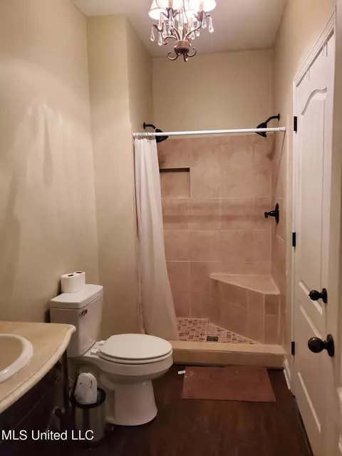 Bath - 305 Wesson St, Como, MS 38619 photo 1 of 2