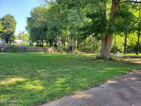 Exterior - 305 Wesson St, Como, MS 38619 photo 12 of 12
